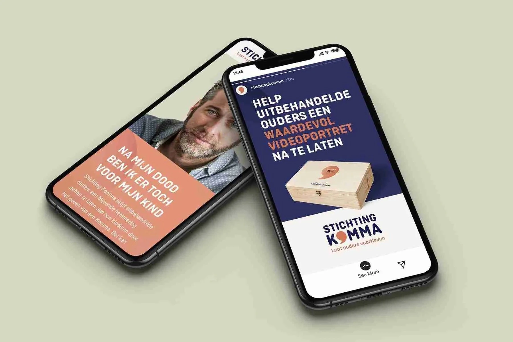 Website en social post van Stichting Komma op twee telefoons: help uitbehandelde ouders een videoportret na te laten