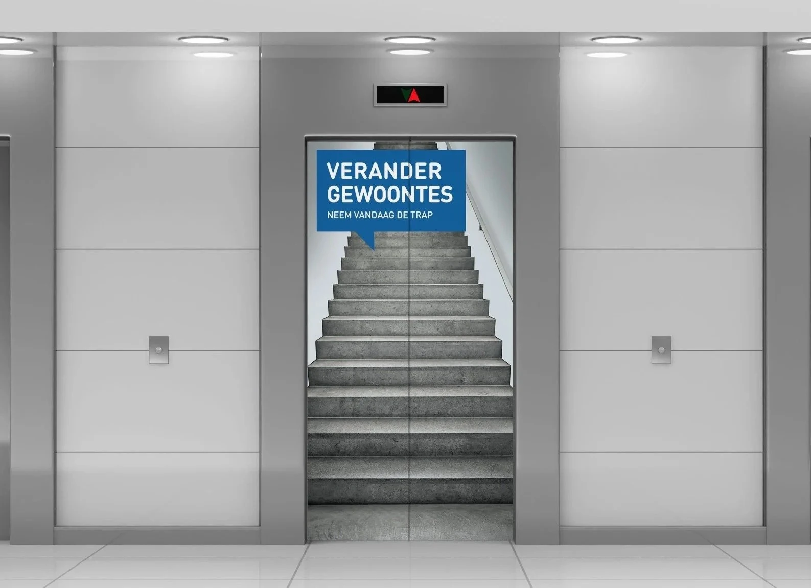 Guerrillasticker op liftdeuren: "Verander gewoontes", met een trap erachter. Neem vandaag de trap